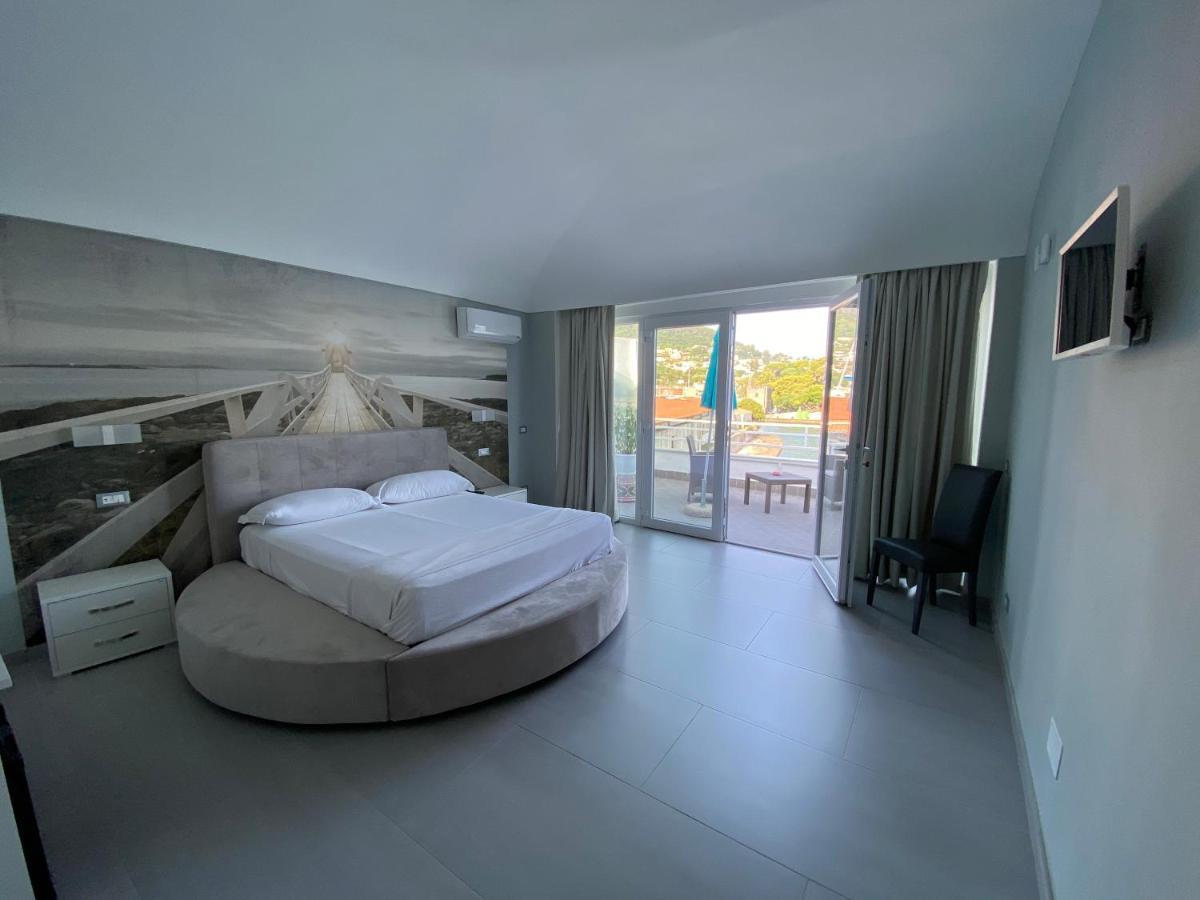 Clipper Suite Ischia Buitenkant foto